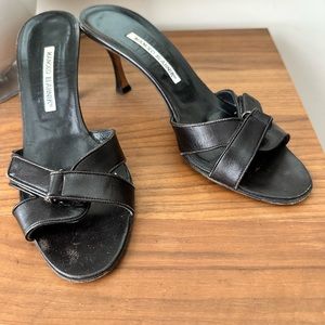 SOLD! 💥 Manolo Blahnik black leather sandal 39